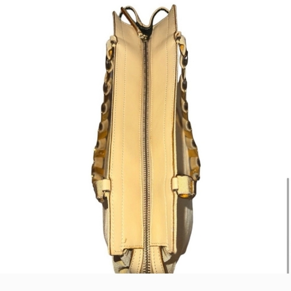 Salvatore Ferragamo Cream Shoulder Bag - Picture 6 of 7